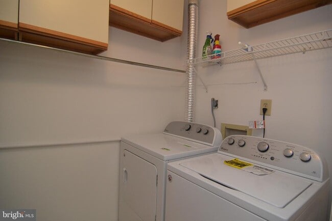 Building Photo - 4004 Adelaide Dr