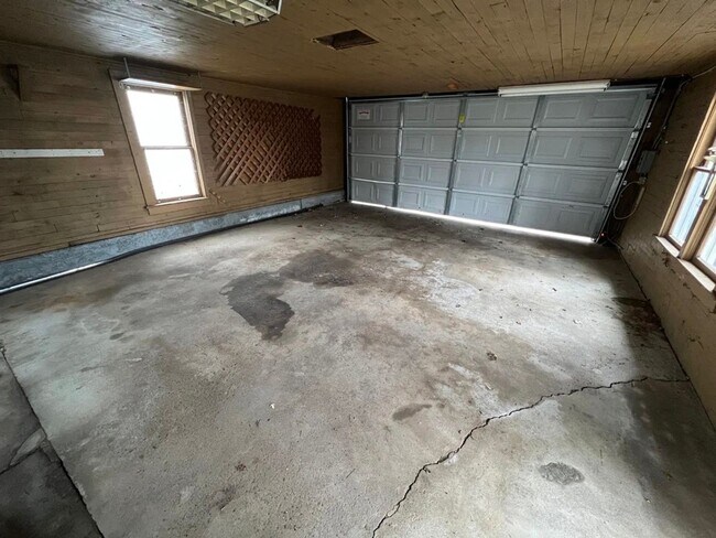 Building Photo - 406 S 6th Ave