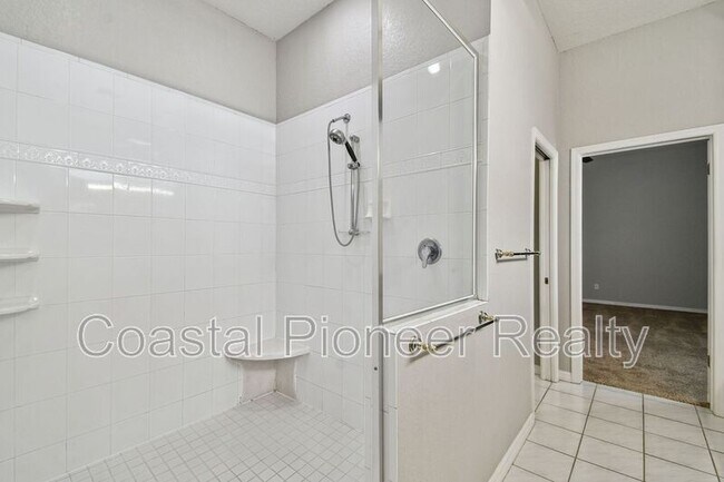 Building Photo - 6105 S Elkins Ave