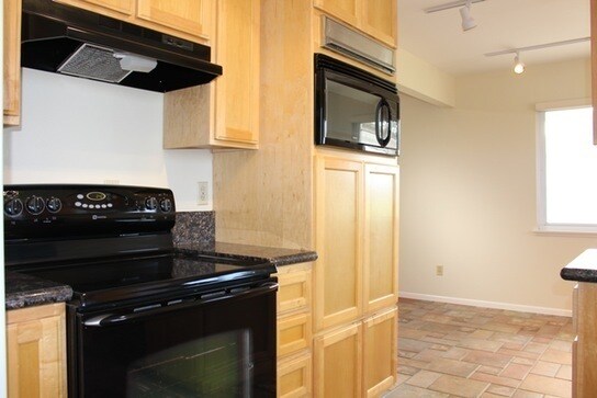 Building Photo - 5854 Mott St
