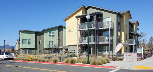 Primary Photo - Esposti Park Apartments