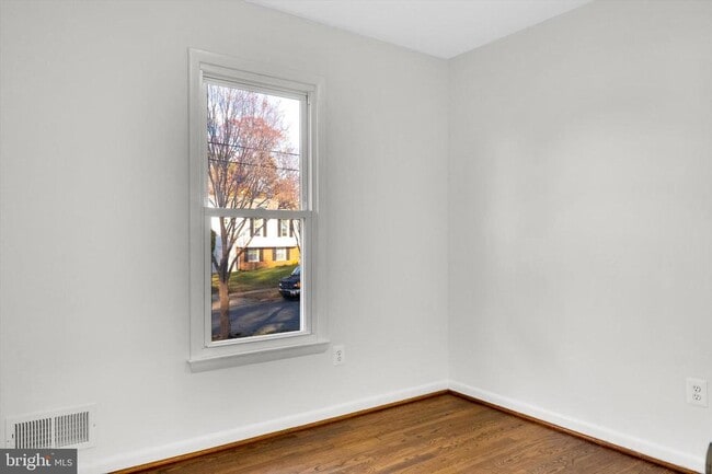 Building Photo - 4224 Kinmount Rd