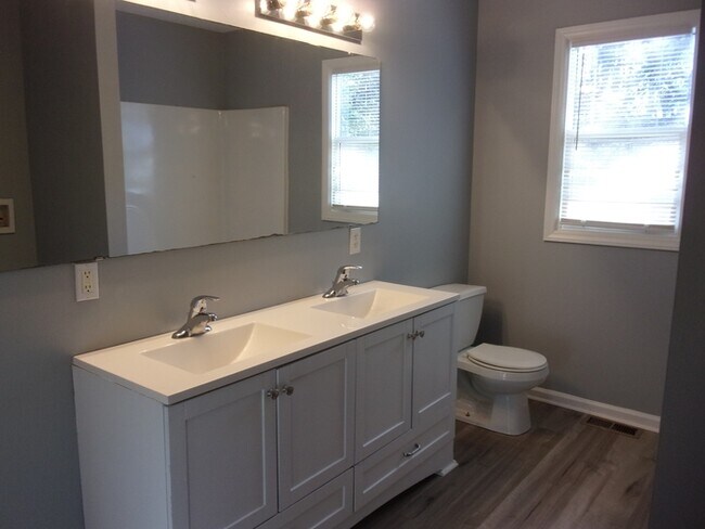 Building Photo - 1956 Doby Dr