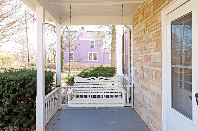 Building Photo - Crozet Home Full Of Character & Charm