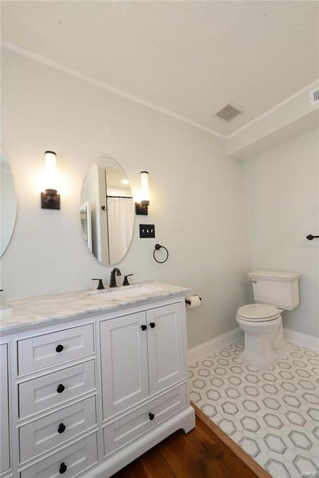 Building Photo - 418 Carswold Dr