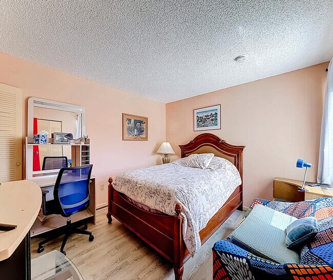 Building Photo - 693 NW 102 Pl