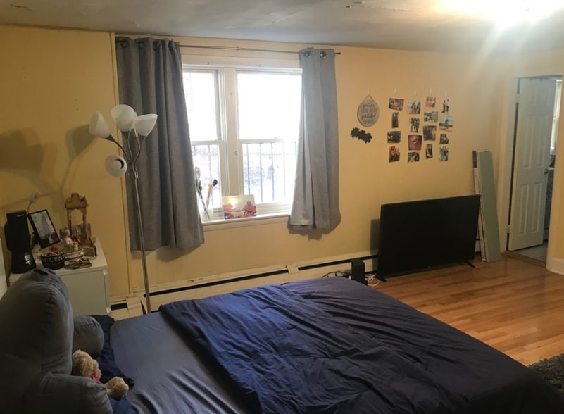 *Pictures are representative samples of the advertised unit. In some cases, the actual units you tou - 12 Aberdeen St