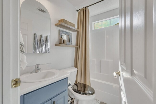 Building Photo - 142 West Tisbury Lane