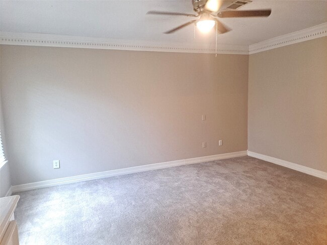 Building Photo - 3206 River Valley Dr