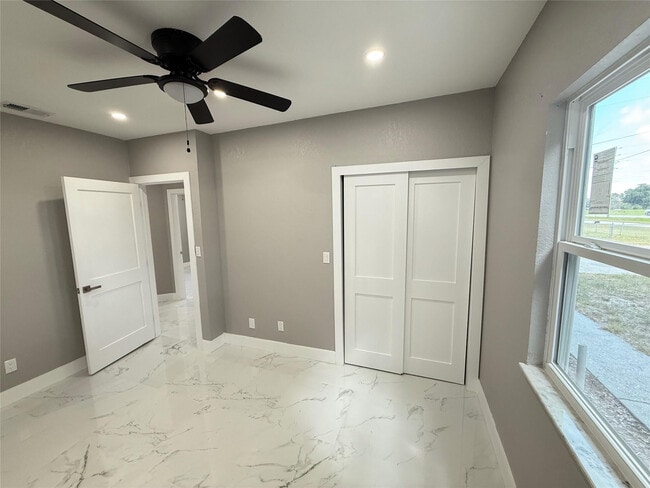 Building Photo - 603 N Sunset Ave