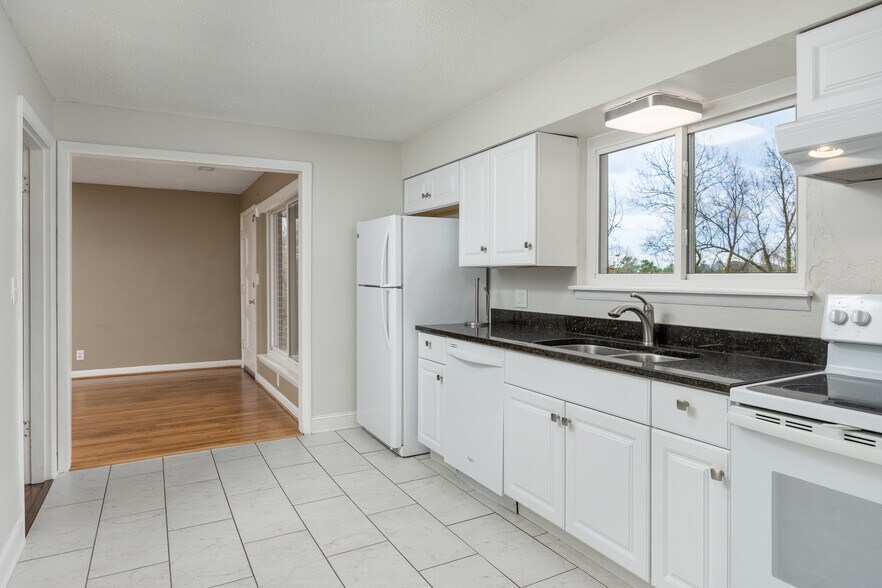 Building Photo - 303 Wygoda Cir