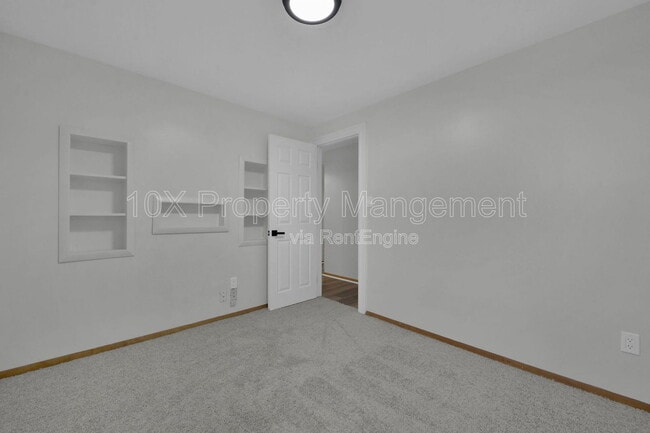 Building Photo - 1638 Parkinson Dr