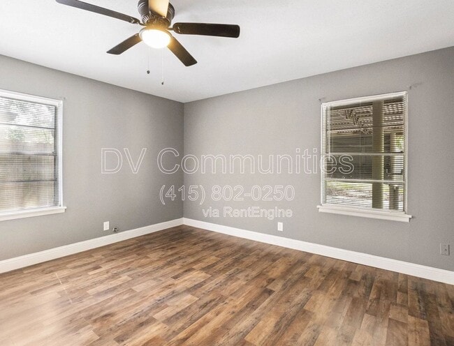 Building Photo - 1521 W Blum St