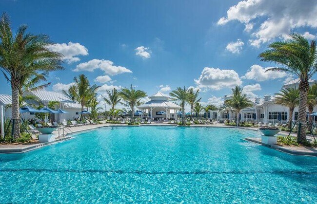 Building Photo - SALT WATER POOL AND SPA home in Greyhawk at the Everglades Golf and Country Club