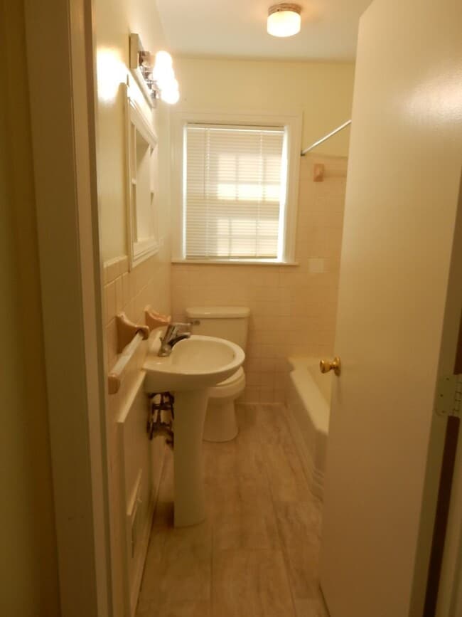 Building Photo - 3 BR home, convenient to Downtown Vinton!