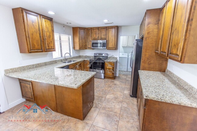 Building Photo - 1928 N Kachina