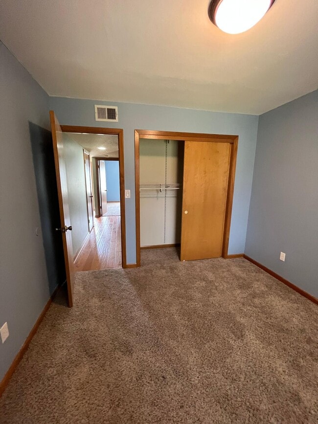 Building Photo - 3945 Balsam Dr