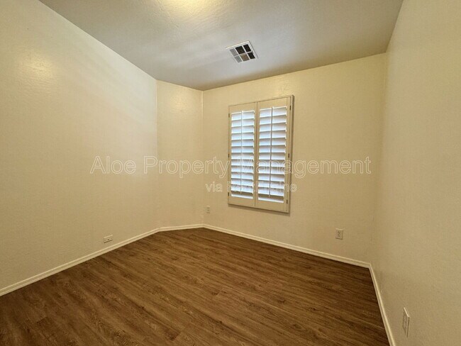 Building Photo - 45775 W Windmill Dr