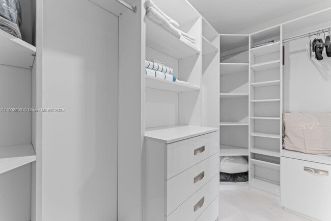 Building Photo - 19217 Fisher Island Dr