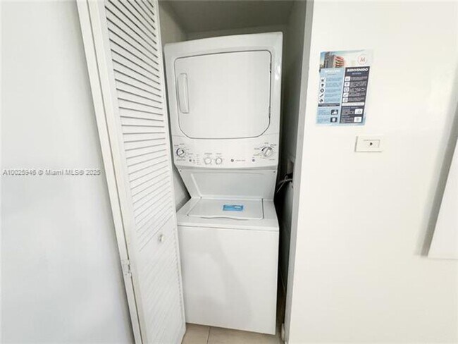 Building Photo - 2602 E Hallandale Beach Blvd