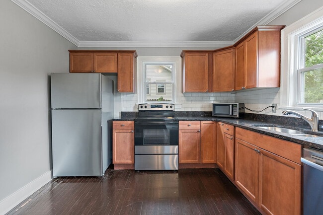 Building Photo - 1012 Cahal Ave