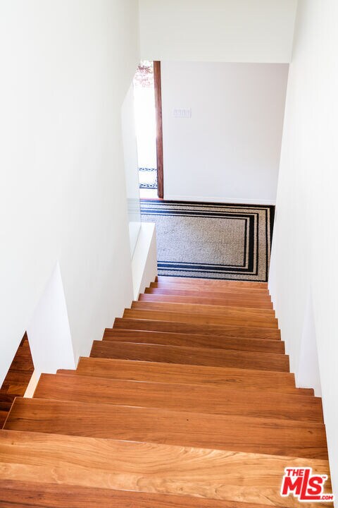 Building Photo - 907 Las Pulgas Rd