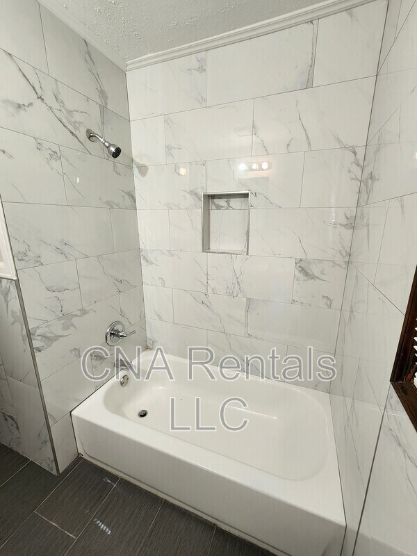 Building Photo - 104 E Acres Dr SE