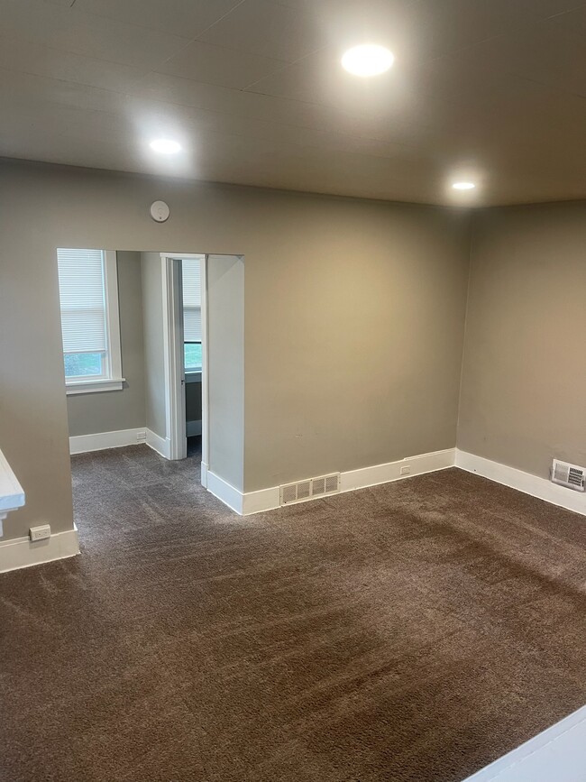 Building Photo - 1451 Tolma Ave