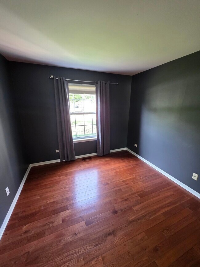 Building Photo - 408 Woodview Cir