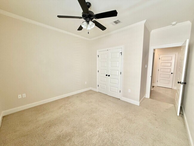 Building Photo - Spacious 4 bedroom 2 bathroom home for rent!