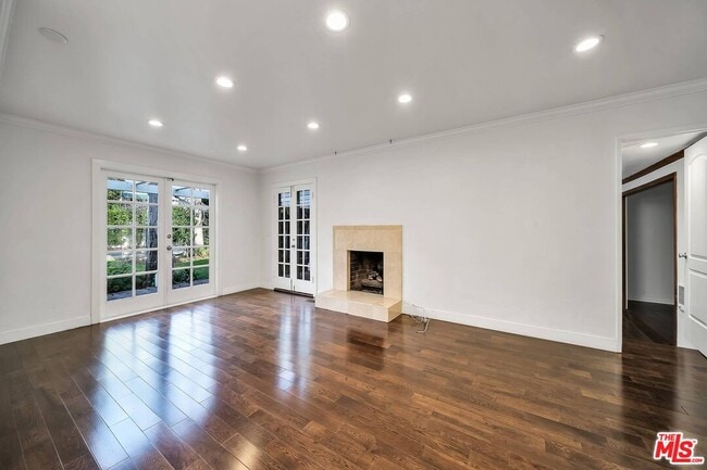 Building Photo - 618 N Rodeo Dr