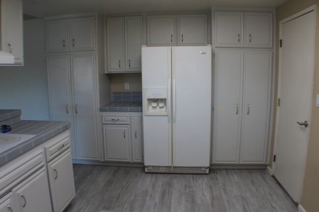 Building Photo - 6600 Reservoir Ln