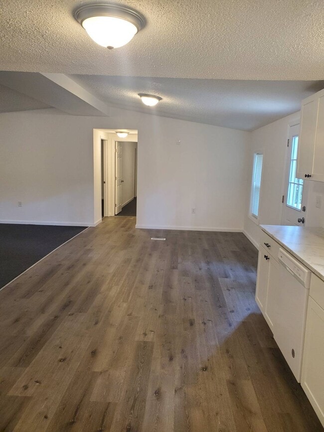Building Photo - 515 Swinson Rd