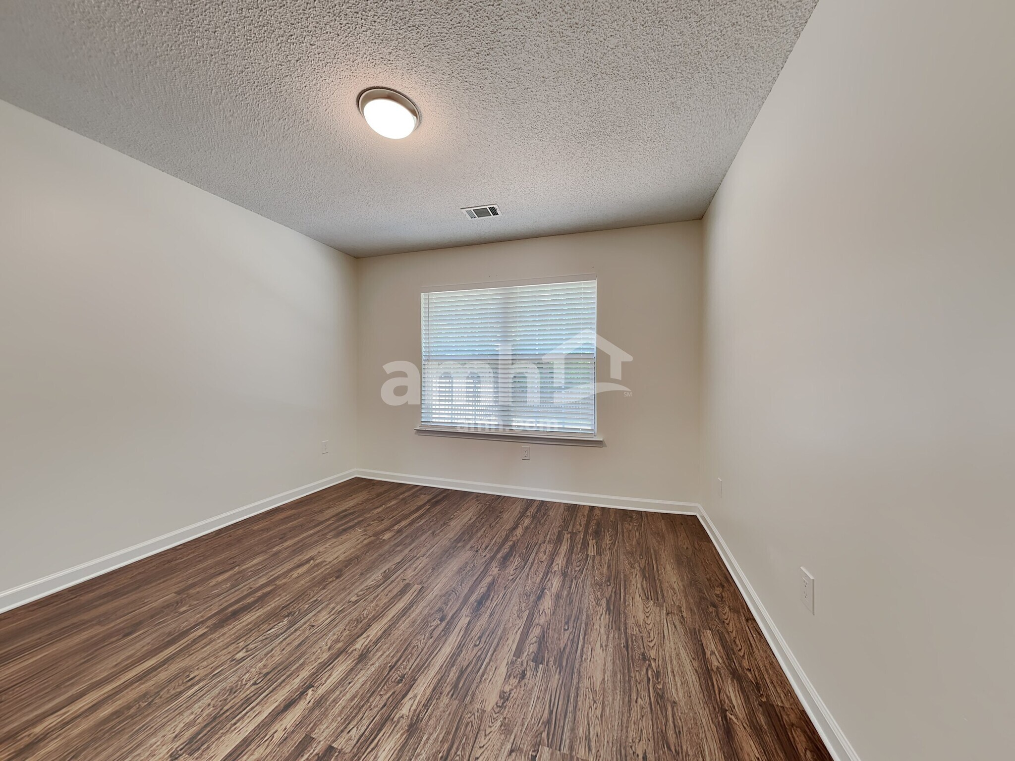 Building Photo - 159 Arbor Village Dr