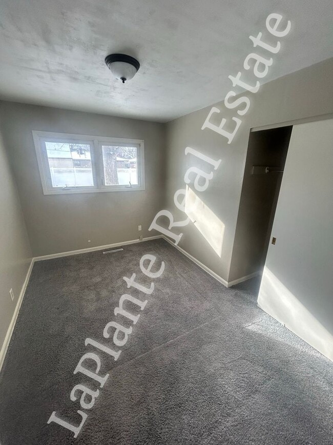 Building Photo - Three Bedroom Brick Ranch for Rent