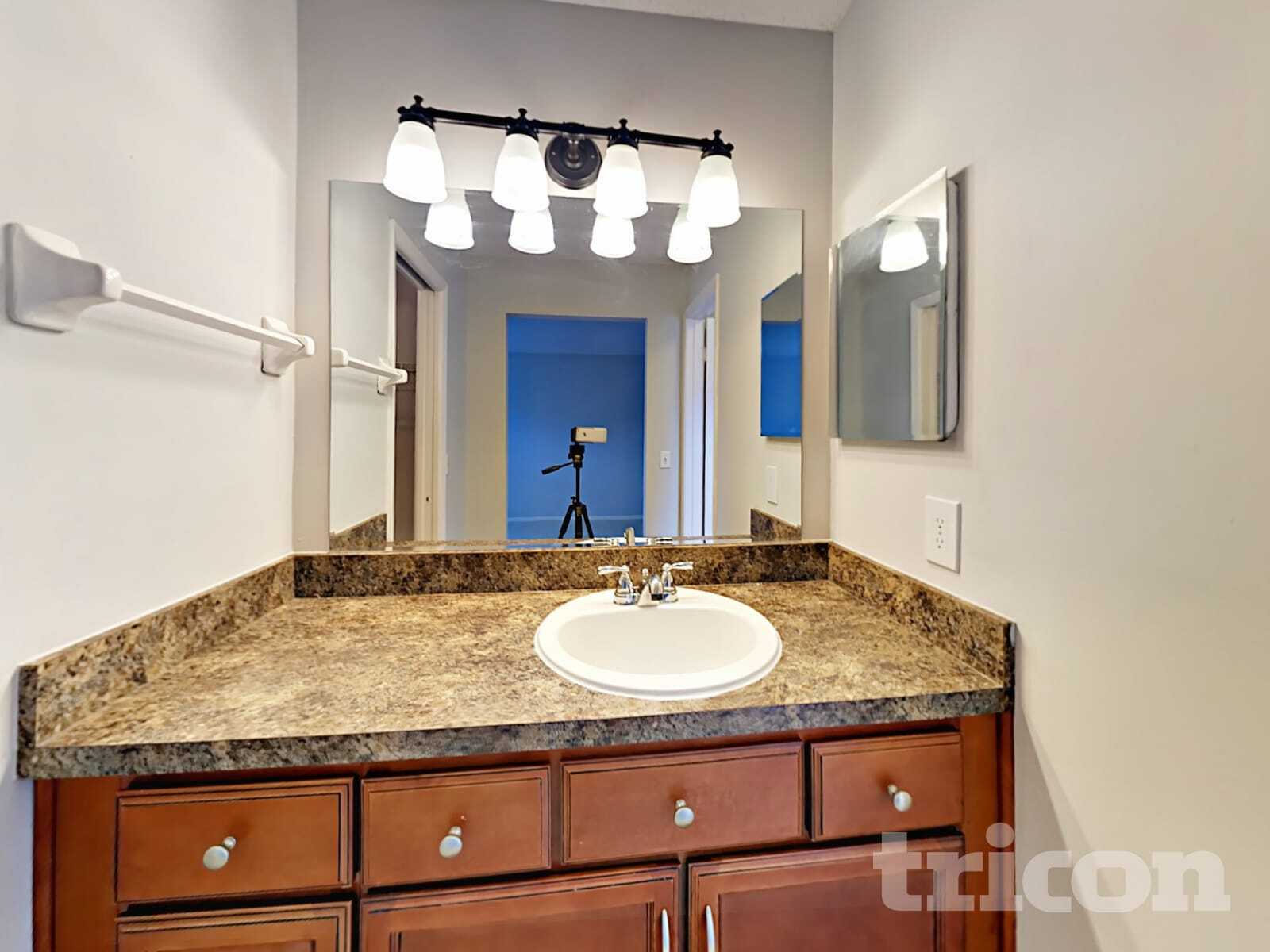 Building Photo - 266 Iowa Woods Cir W