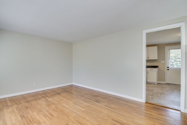 Building Photo - Charming Home in the Heart of Harlem!