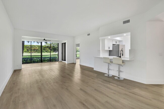 Building Photo - 7884 Seville Pl