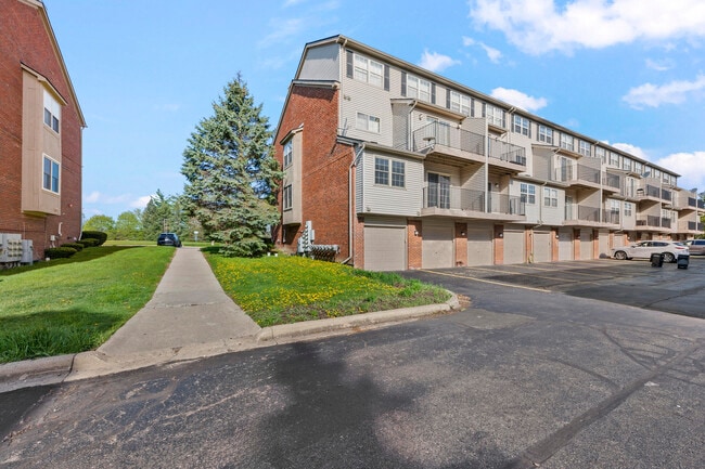 Building Photo - 29374 Glen Oaks Blvd W