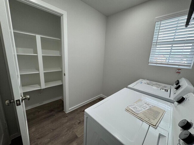 Building Photo - 7858 Alset Dr
