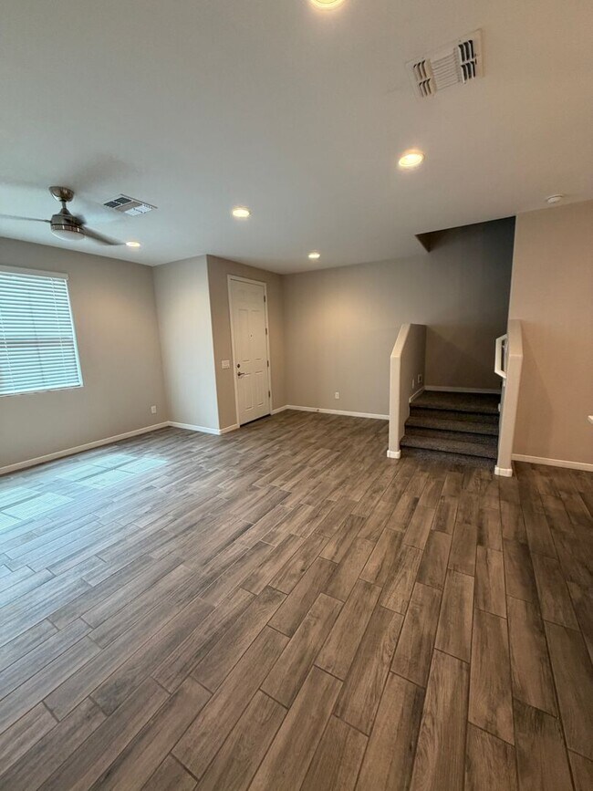 Building Photo - Beautiful newer townhome for rent in Tempe