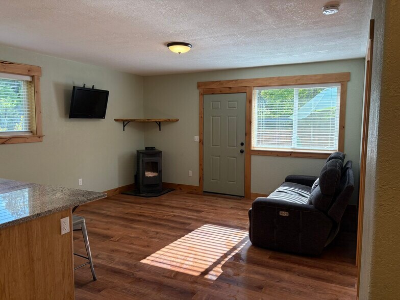 living room - 403 Carr Creek Rd