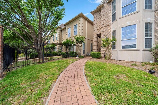Building Photo - 13611 Brookbluff Ln