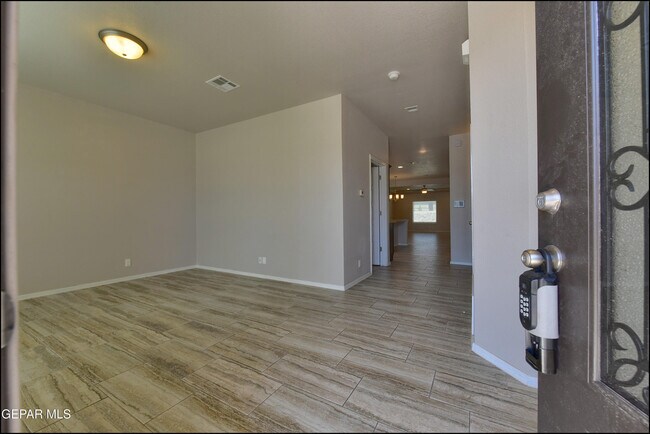 Building Photo - 221 Jennice Cir