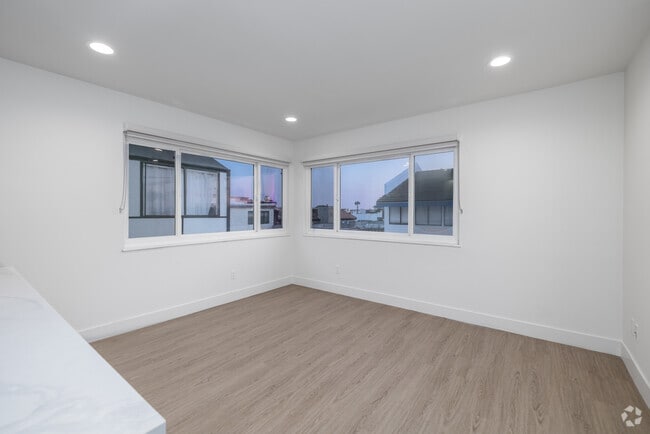 Unit 3 - 1BR, 1BA, 529SF - Living Room - Sea Skiff Apartments