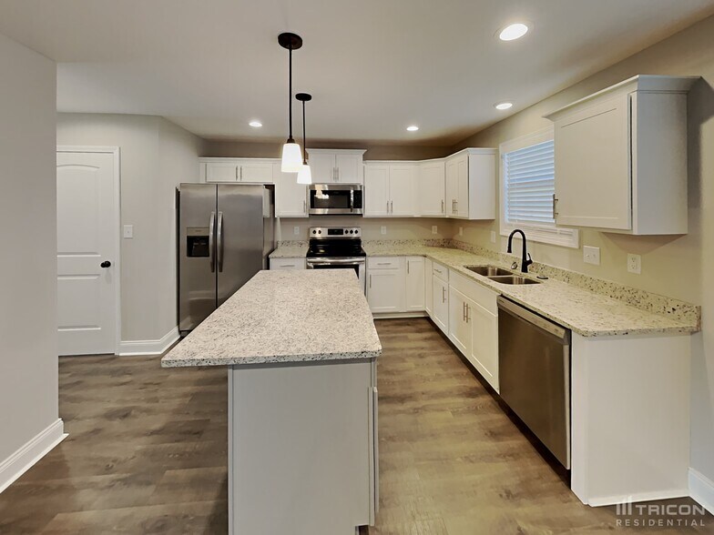Building Photo - 714 Banister Dr
