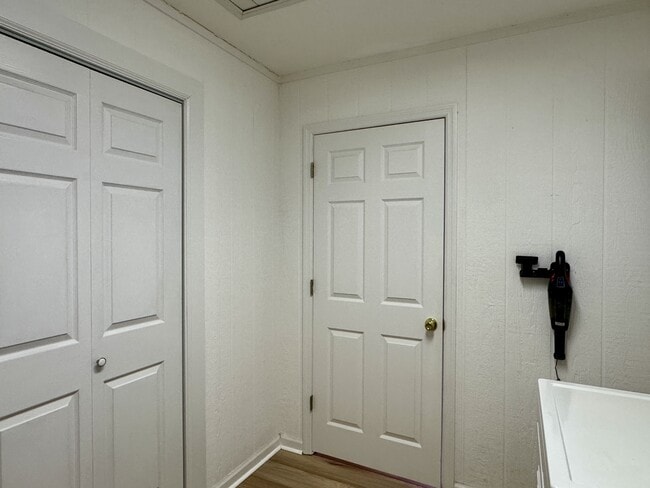 Building Photo - 201 Seminole Cir