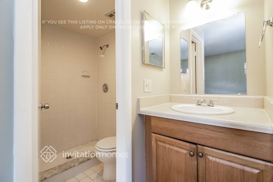 Building Photo - 409 S Hawthorn Cir