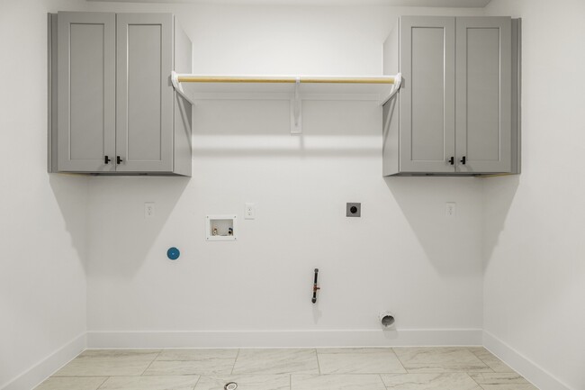 Building Photo - 6330 Del Rio St