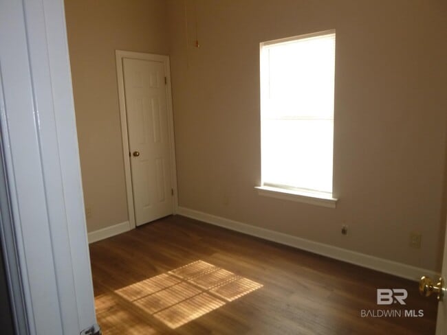 Building Photo - 600 Cheshire Ln